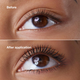 Clinique wand close‑up displaying fibers and pigment for fuller lashes