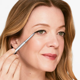 Clinique Quickliner smudge tip closeup showing dual-end tool for blended looks