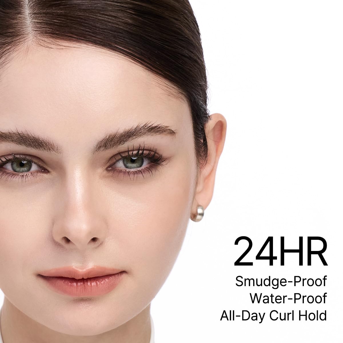 CLIO PROFESSIONAL mascara texture swirl demonstrating rich pigment