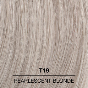 COLORCHARM T19 liquid texture close-up highlighting smooth pour and coverage