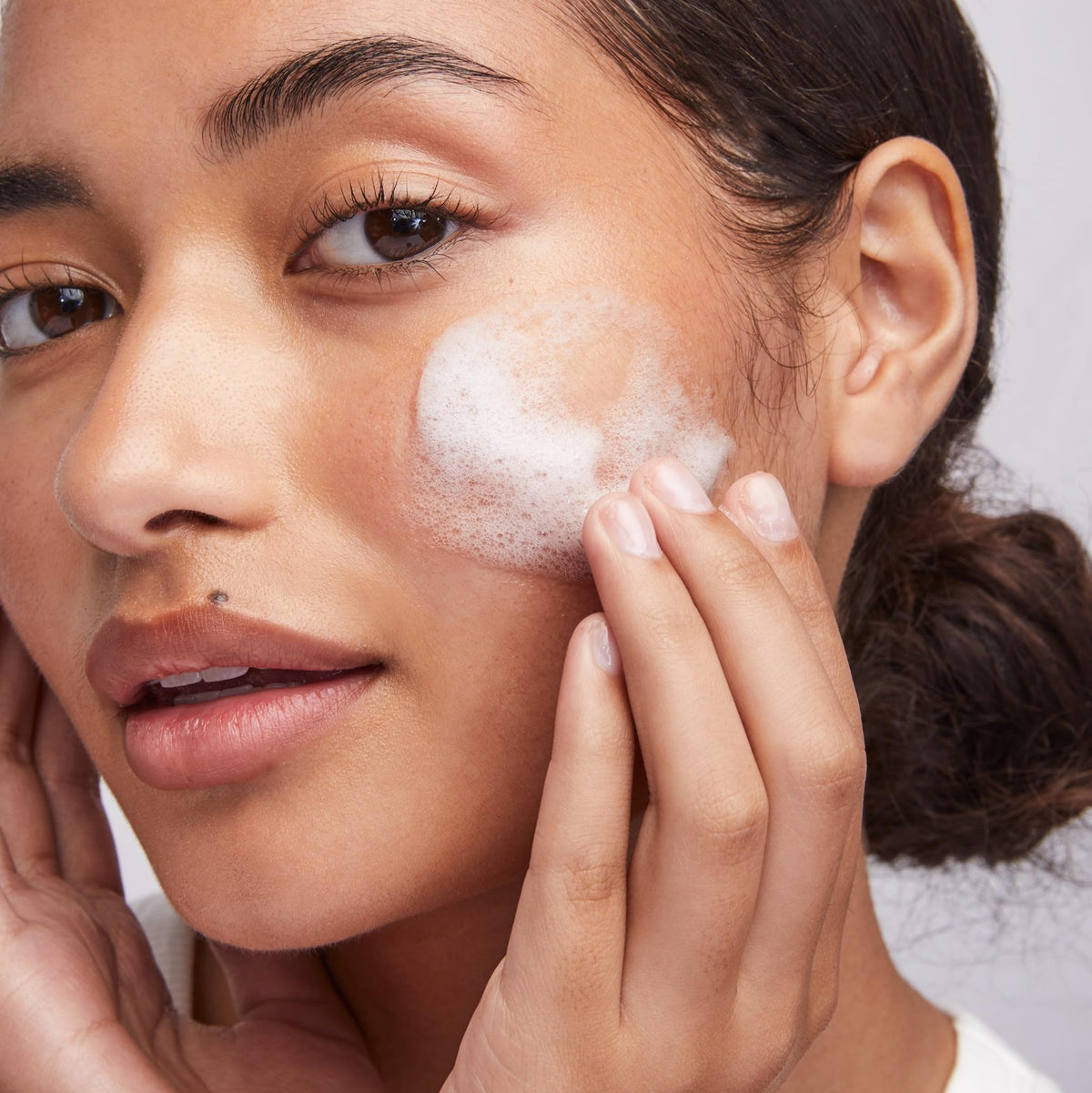 Colorescience pump close-up highlighting dispenser for easy application