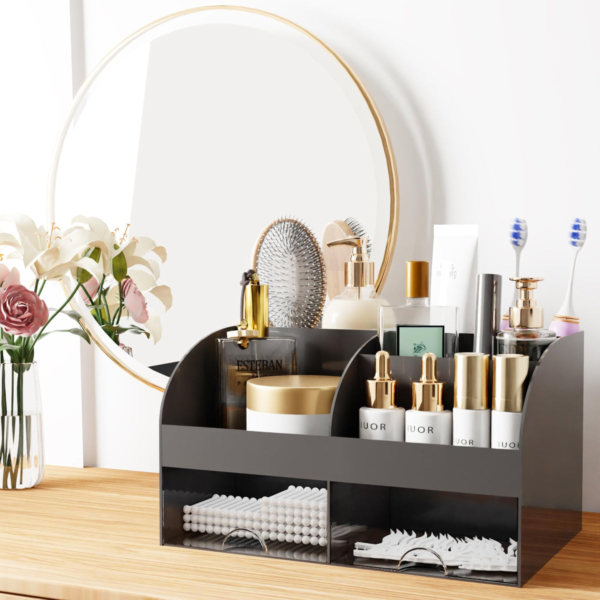 COMFYROOM organizer holding brushes and lipsticks neatly to reduce countertop clutter