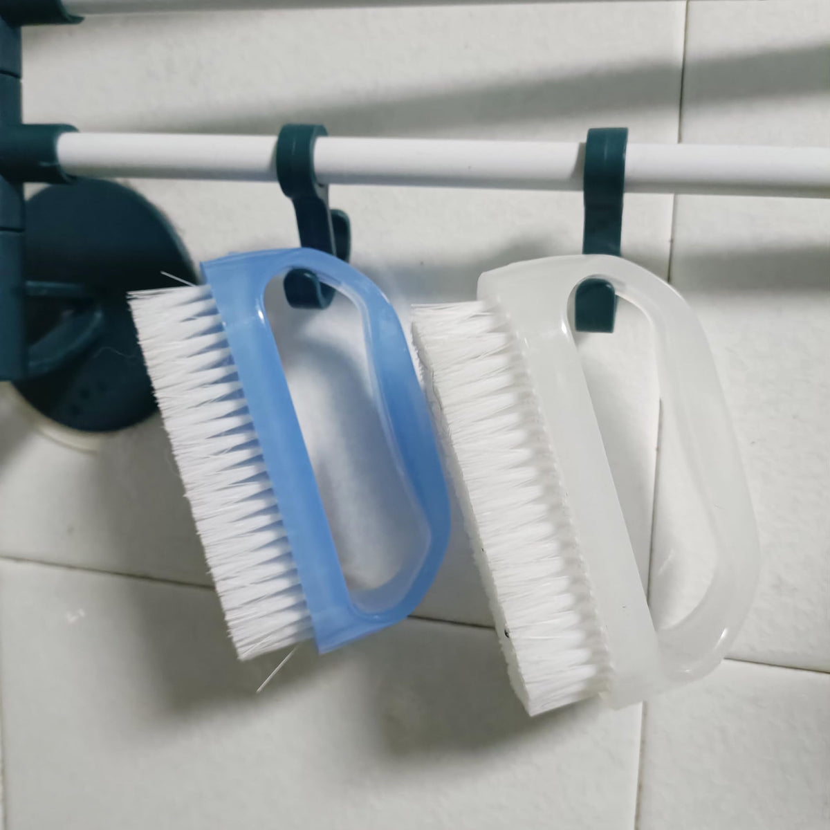 Coralpearl blue and white brush set displayed, versatile color pair for users