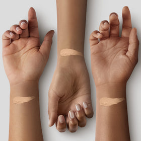 COVERGIRL compact open with applicator demonstrating easy touch-up benefit