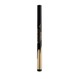 COVERGIRL lifestyle shot of daytime makeup look showing long-wear matte finish benefit