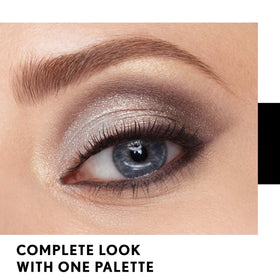 COVERGIRL Jetsetter applied on eyelid demonstrating easy blending and dimension