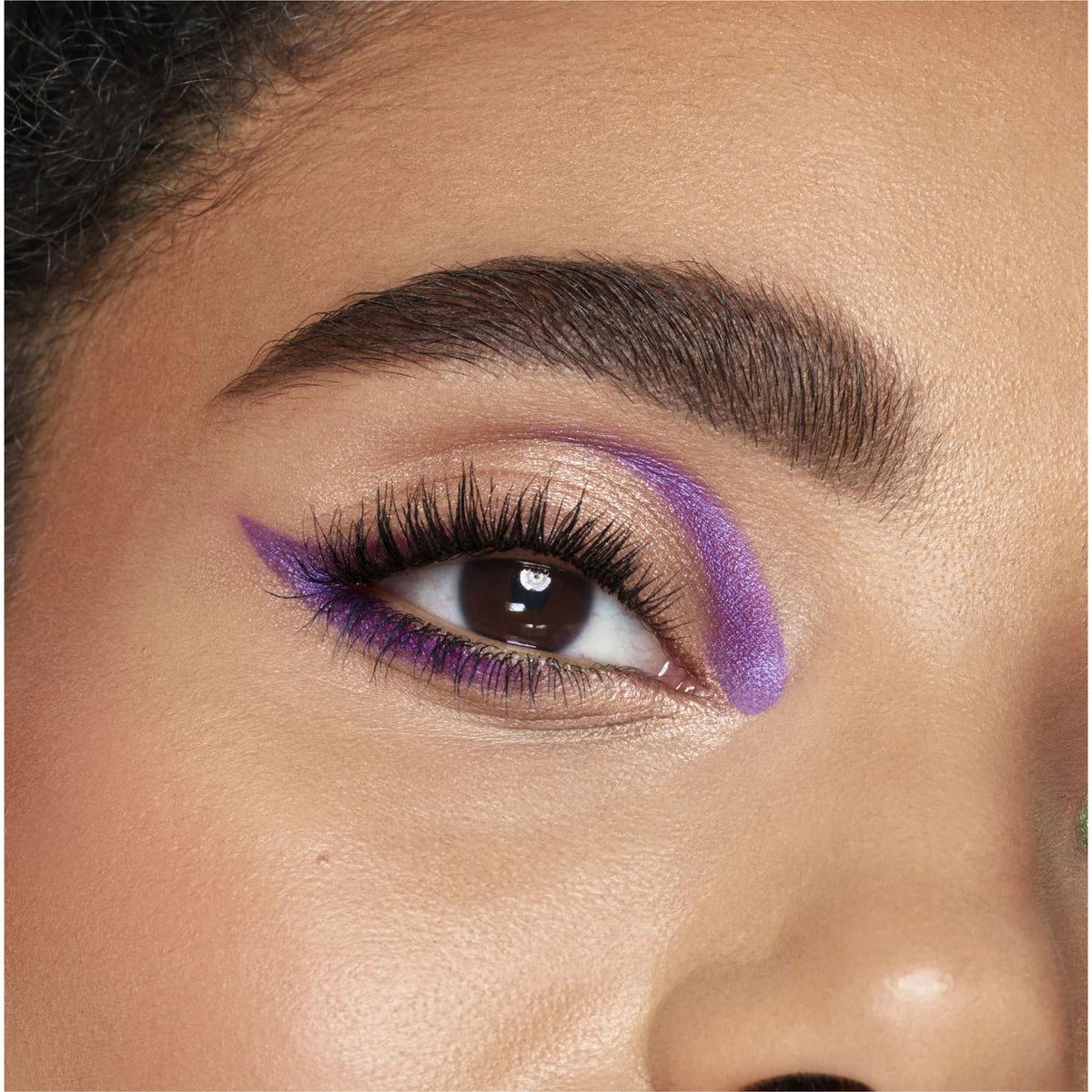 COVERGIRL before and after lashes demonstrating visible lengthening