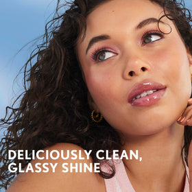 COVERGIRL model wearing 120 Sunshine Rays outdoors showing bright, natural glossy lips
