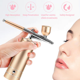 crpen airbrush in use on nails demonstrating smooth fine-line results