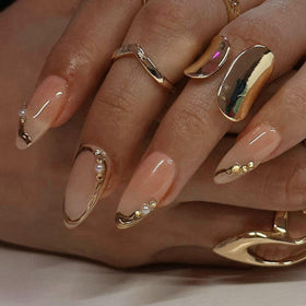 CTTHNBD close-up of delicate gold line detail adding refined sparkle and upscale look