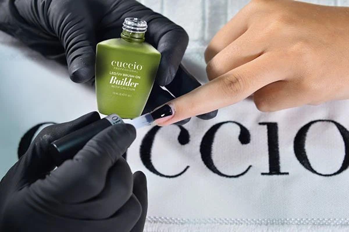 Cuccio soak-off removal demonstration showing easy 15-minute removal benefit