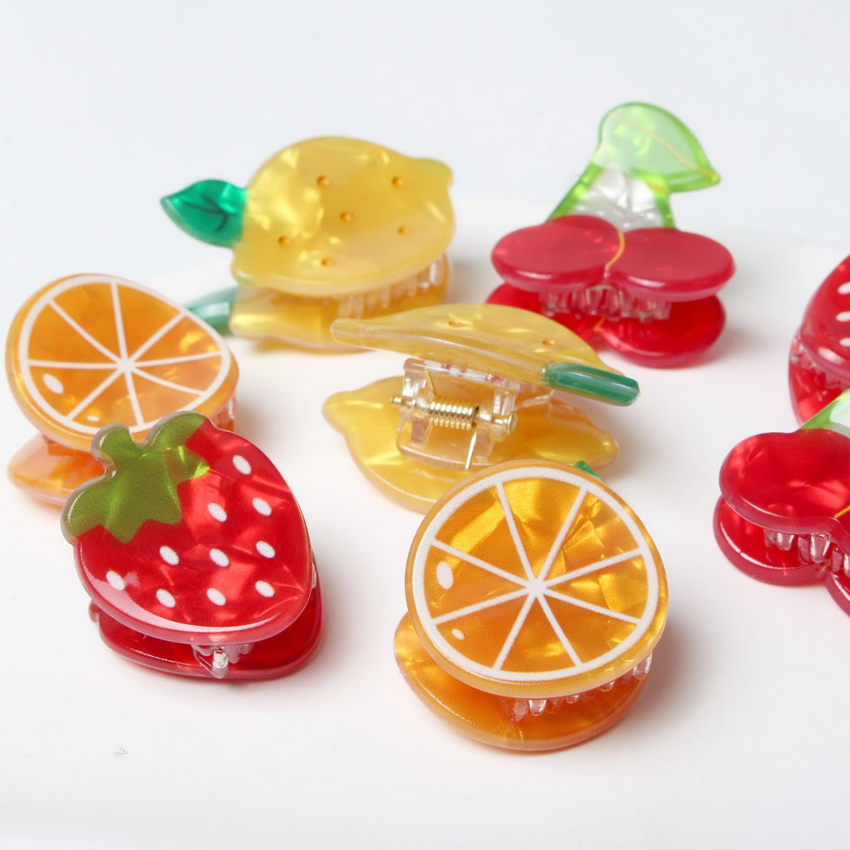 Cuizhiyu clips arranged on surface showing variety and collectible set