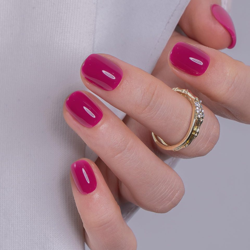 CurvLife front packaging showing Berry Crush set and tools for instant manicure