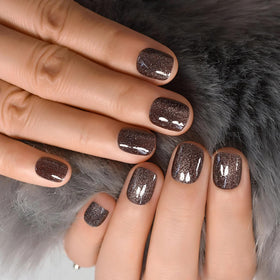 CurvLife close-up of handmade gel pattern highlighting fine details and salon finish