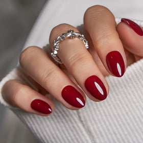 CurvLife close-up of soft gel finish highlighting glossy texture and chip-resistant benefit