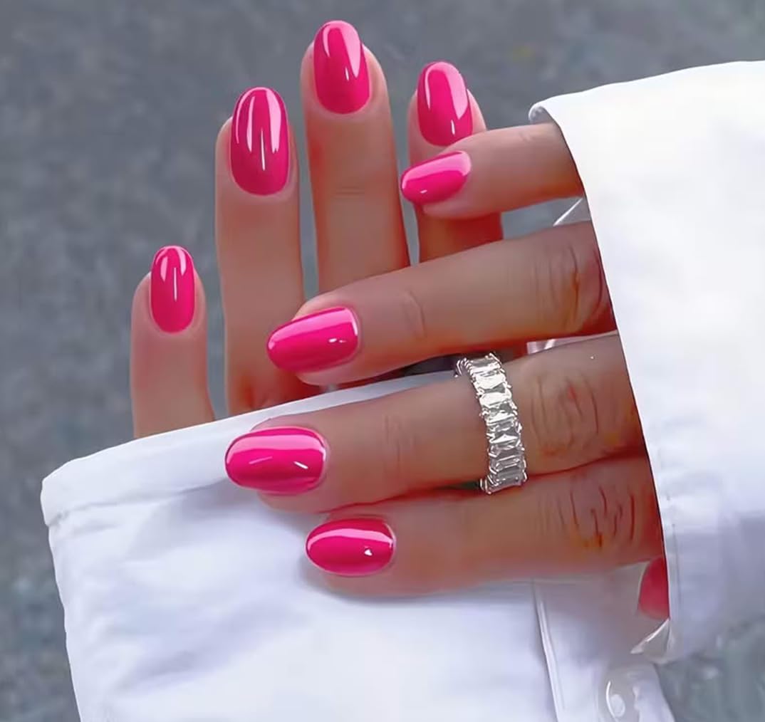 CurvLife close-up of glossy gel finish, highlights salon-quality shine and durability