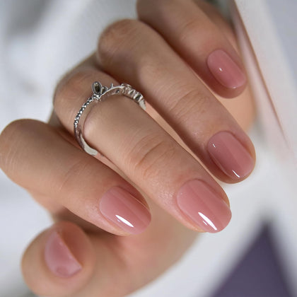 CurvLife front packaging showing nails and accessories for quick salon look
