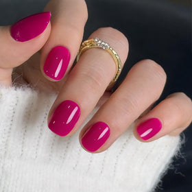 CurvLife close-up of glossy gel finish highlighting chip-resistant shine
