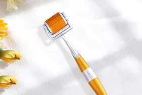 CYSSUS roller scale next to ruler showing compact size and easy travel-friendly dimensions