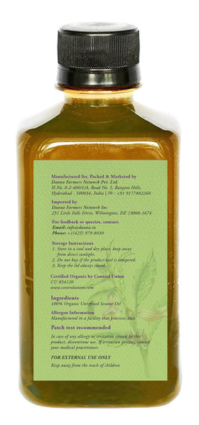 DAANA oil drop on hand texture showing absorption and moisturization benefit