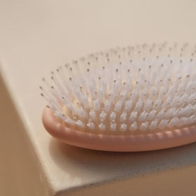 DAE brush smoothing hair texture after use for shinier, less frizzy finish