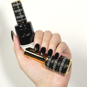 DAISY DND open bottles detail showing matching gel and lacquer for color consistency