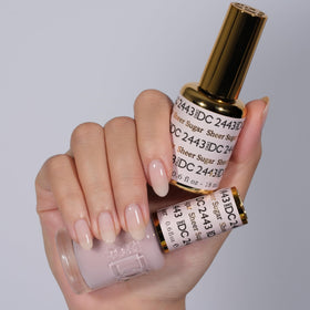 DAISY DND close-up brush stroke showing smooth gel texture and even pigmentation benefit