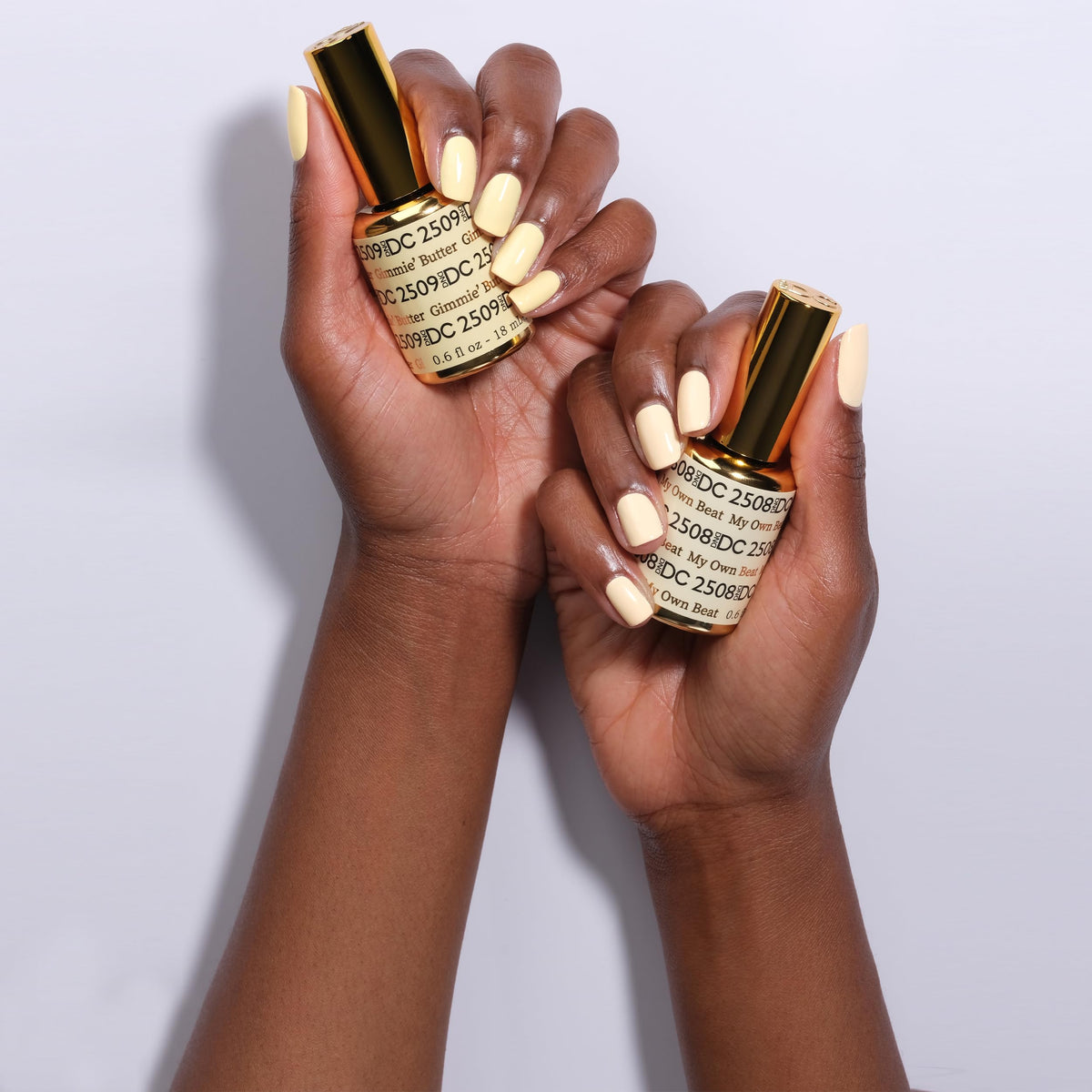 DAISY DND gel polish bottle close-up highlighting smooth finish
