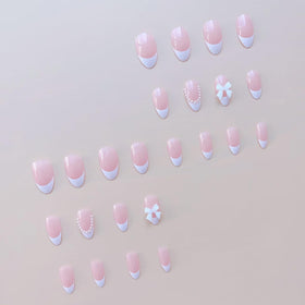 DAJIJIYOU model wearing nails for a polished event-ready look