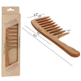 Darık Profesyonel Ahşap comb next to hair oil illustrating even product distribution benefit