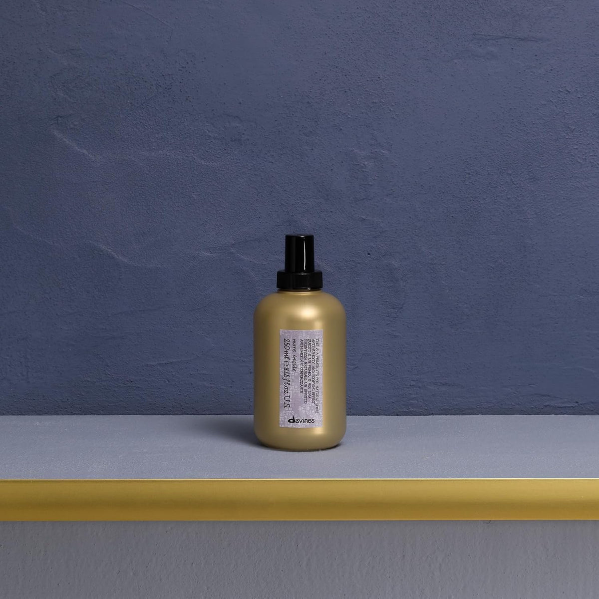 Davines primer texture on hairbrush highlighting lightweight finish