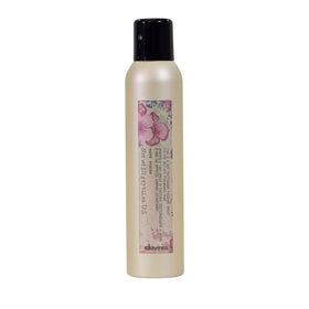 Davines dry texturizer front packaging shows product and lightweight benefit