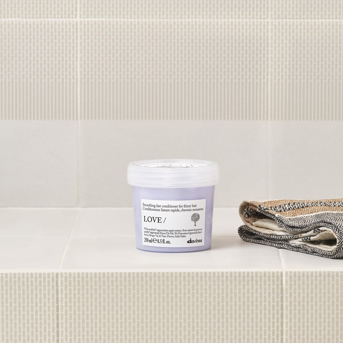 Davines conditioner texture close-up highlighting rich smoothing consistency