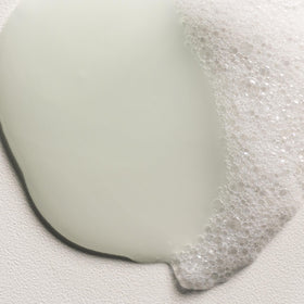 Davines MOMO pump dispensing shampoo demonstrating easy controlled use