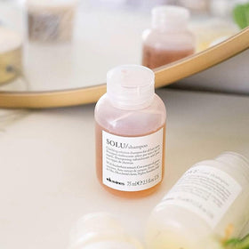 Davines SOLU pouring into hand creating airy foam for effective cleansing