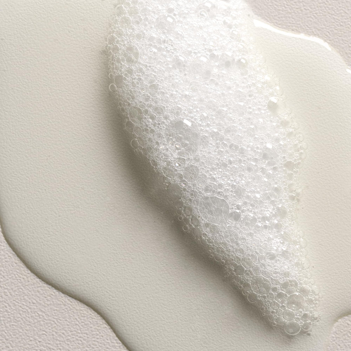 Davines VOLU cap and nozzle detail for controlled application benefit