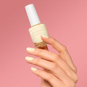Dazzle Dry close-up of Sundress lacquer texture highlighting even pigment