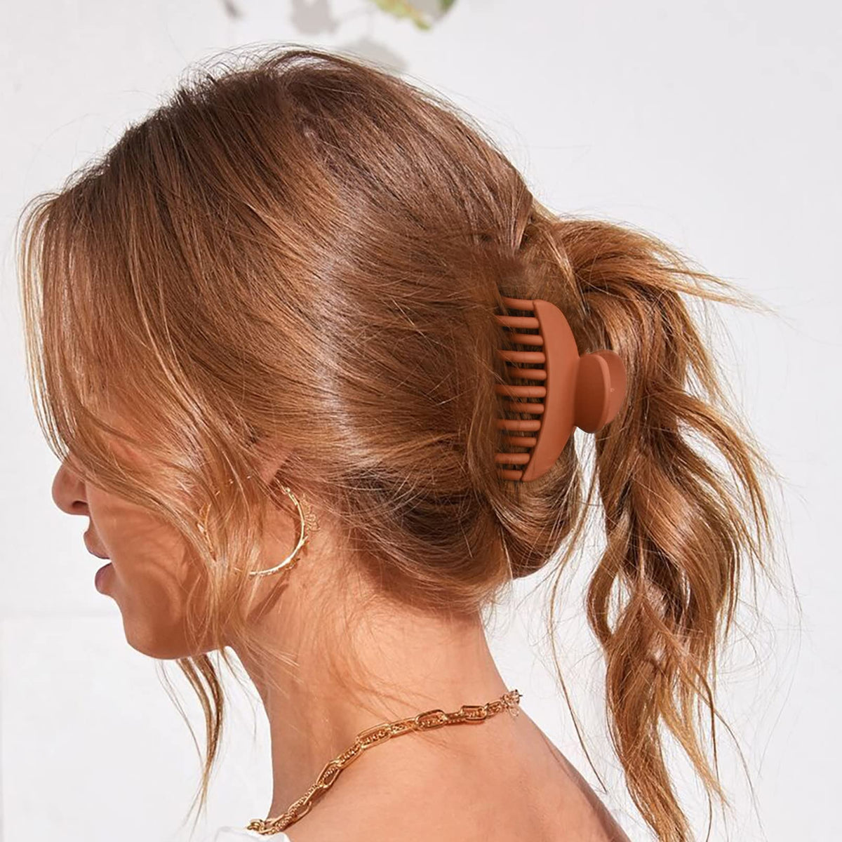 DEEKA clip securing a small bun on short hair showing reliable hold
