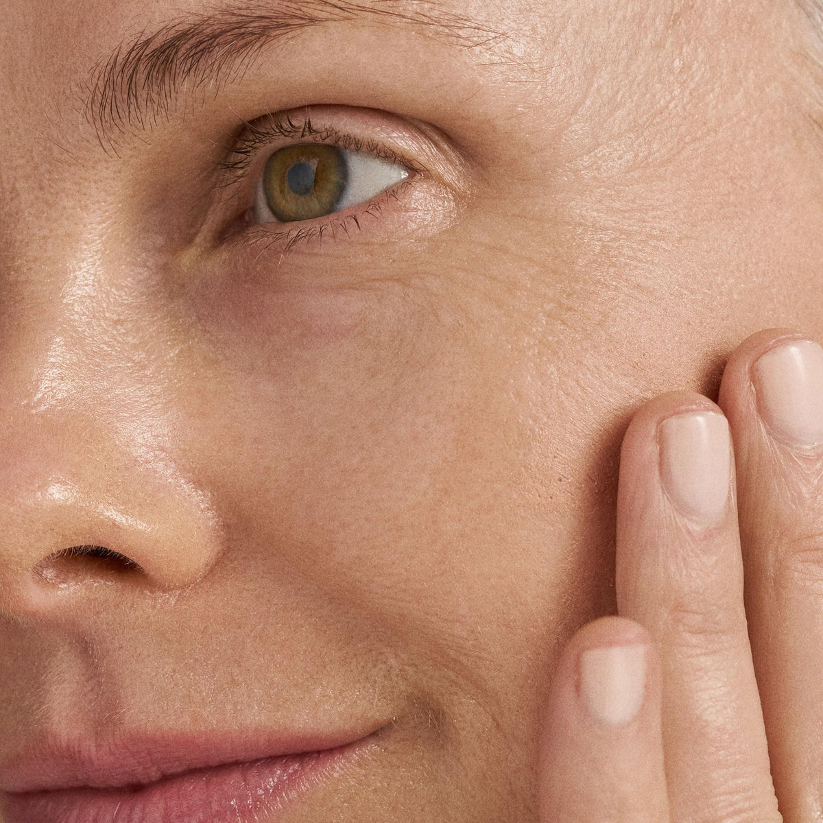 Dermalogica primer under foundation showing improved makeup adherence benefit