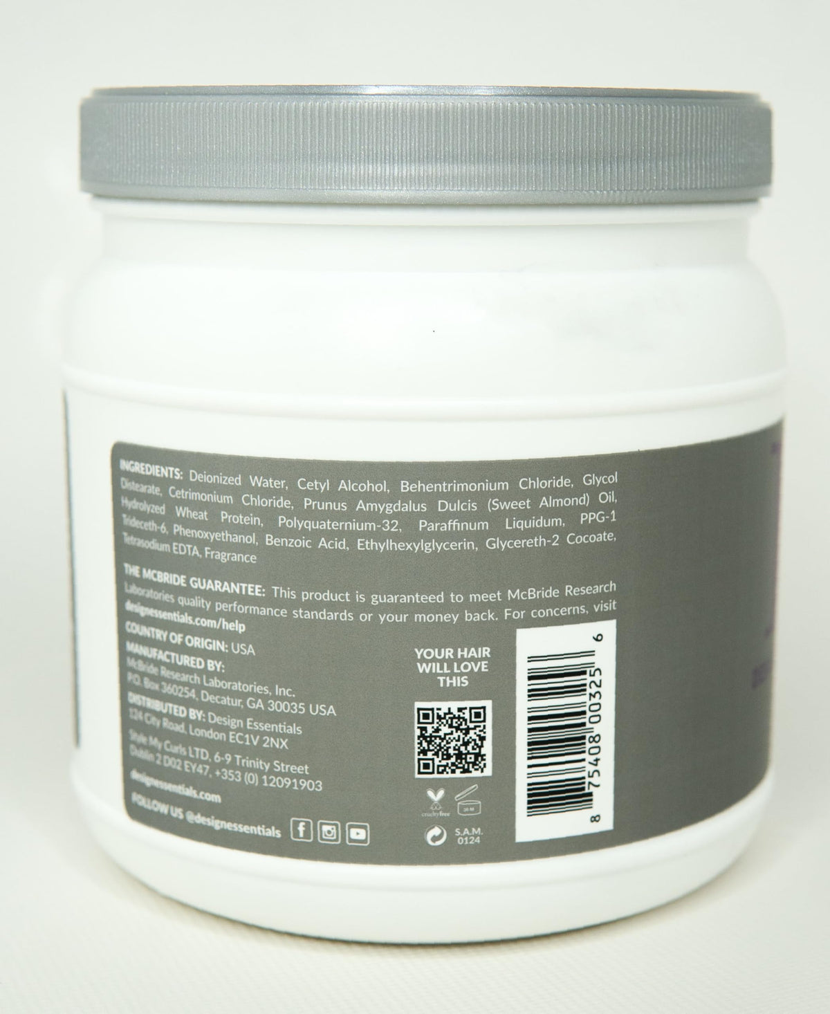 Design Essentials conditioner in hand applying to wet hair for detangling