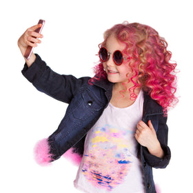 Desire Deluxe application on dry hair demonstrating quick streak coloring