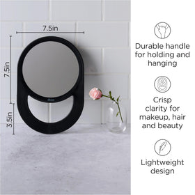 Diane close-up of handle grip and hanging hole for comfort and storage benefit