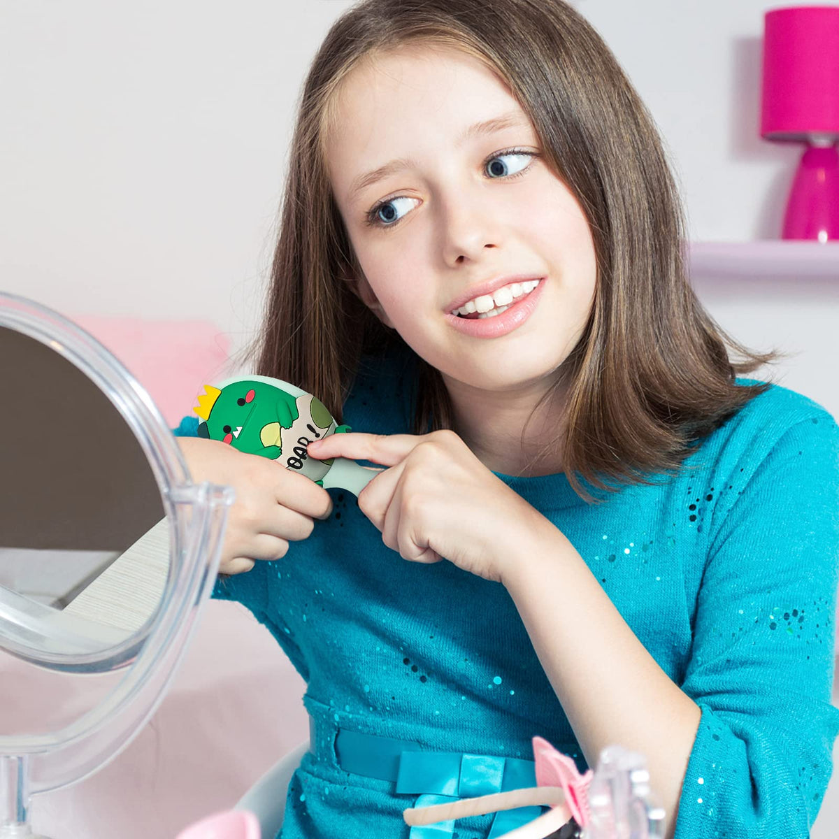 dinatis in child's hair use detangles gently with minimal tears