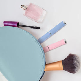 Diodiva file inside a purse demonstrating travel readiness and quick touch-up benefit