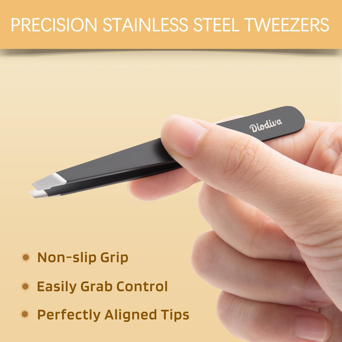Diodiva hand holding tweezers to show size and comfortable control during grooming