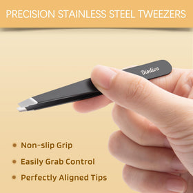 Diodiva hand holding tweezers to show size and comfortable control during grooming