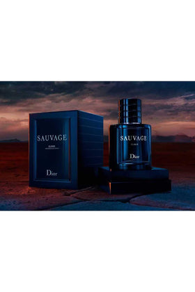 Dior Sauvage Elixir close-up on syrupy wood notes representation, evokes warm longevity