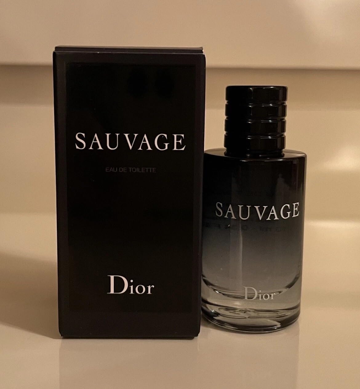 Dior Sauvage cap and splash nozzle close-up for secure travel use