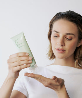 Divi 4 oz jar size comparison showing travel-friendly, pocketable styling cream
