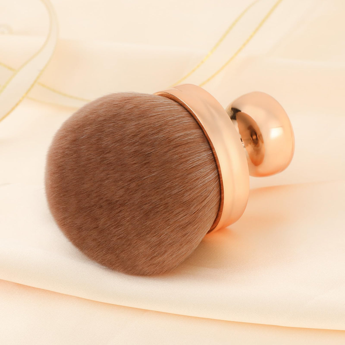 docolor rinsing brush under water, easy cleaning benefit